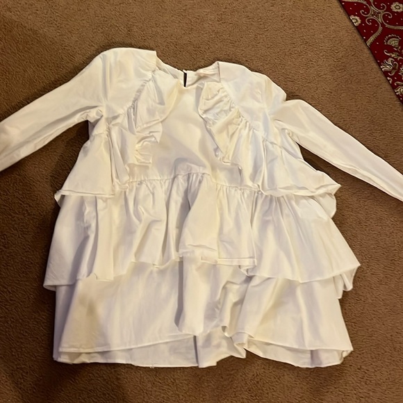 Zara white top🌸🌸🌸🌸🌸🌺🌺🧑🎄🌺🧑🎄 - Picture 1 of 6